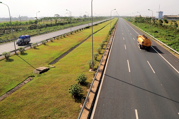 Đường cao tốc Thăng Long - một trong những con đường có giá xây dựng cao nhất Việt Nam. Ảnh: Giang Huy